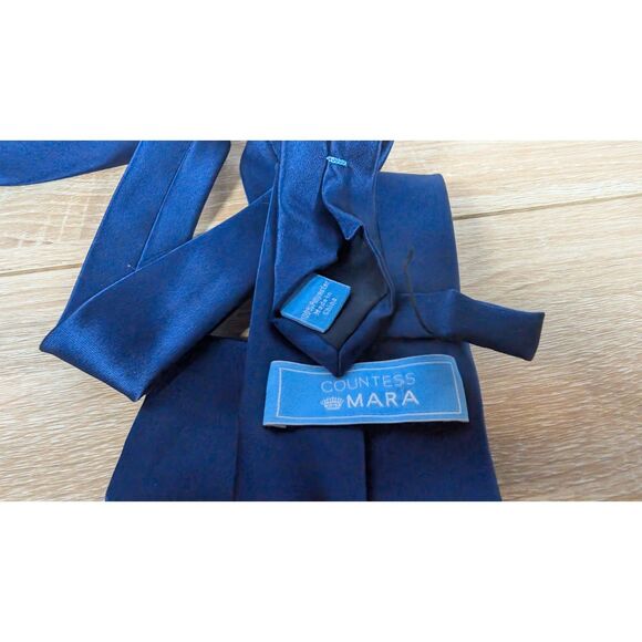 Countess Mara Men’s Silk Tie – Navy Blue Necktie – Classic Formal Business Wear - Picture 3 of 3